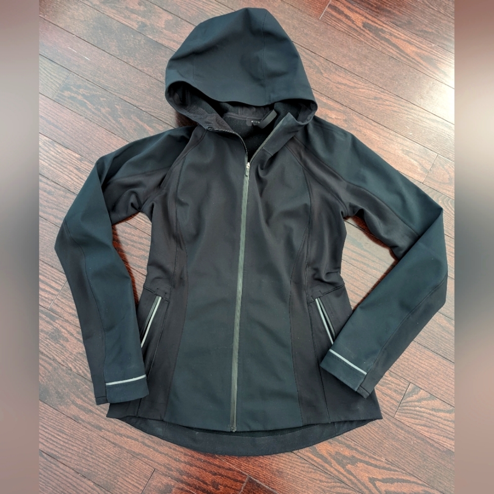Lululemon Cross chill repell shell jacket